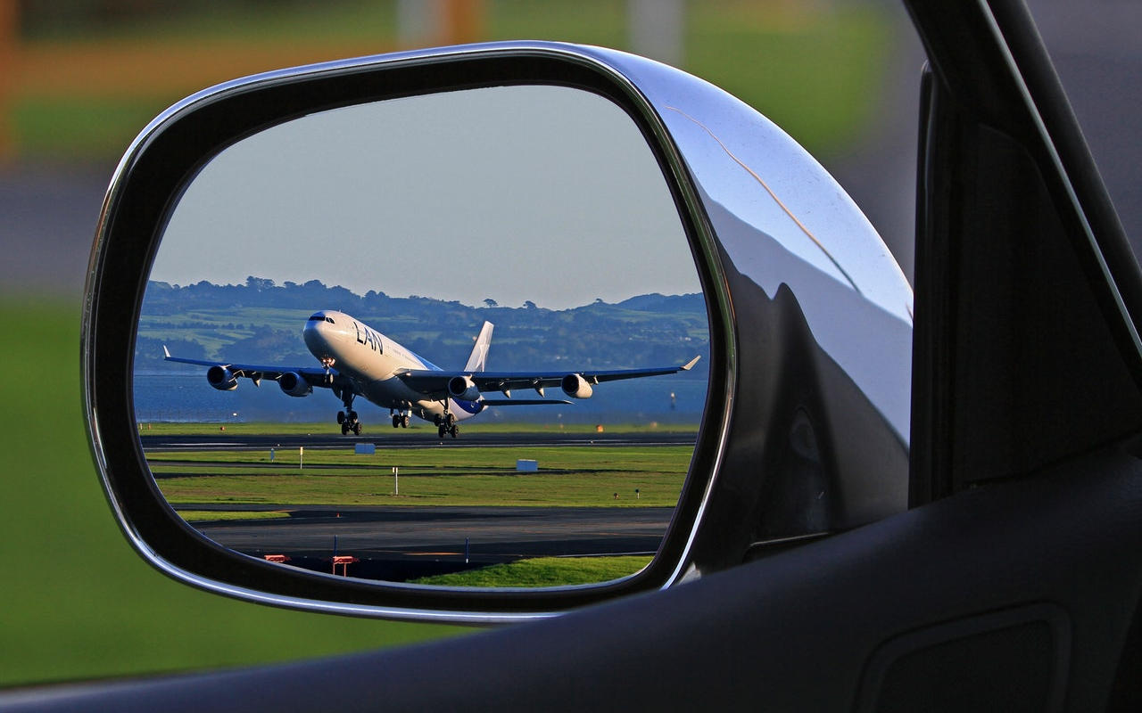 REACH THE HOTEL WITH THE TRANSFER SERVICE