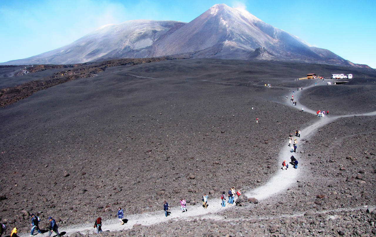 L'emozione di scalare il vulcano attivo più alto d'Europa vulcano Etna Catania