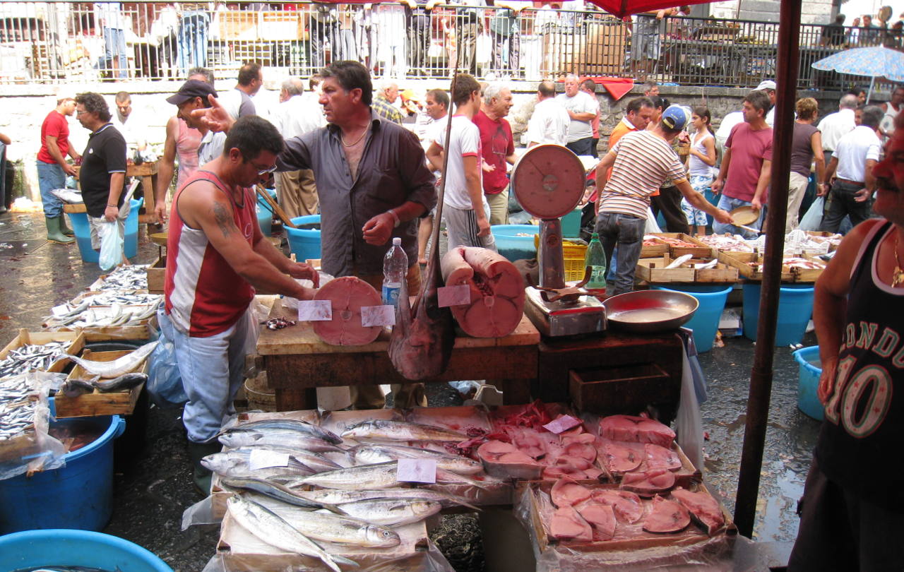 A quick stop at the market to enjoy its sparkling life
